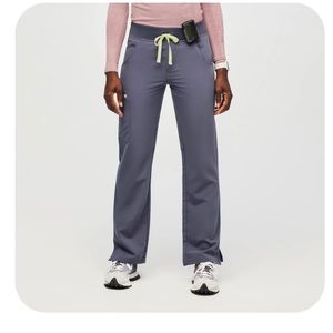 Figs Kade Cargo Scrub Pants - NWT - MEDIUM TALL